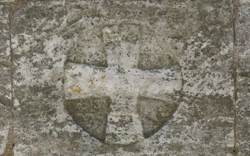 eglise-exterieur-mur-saint-hilaire-patrimoine