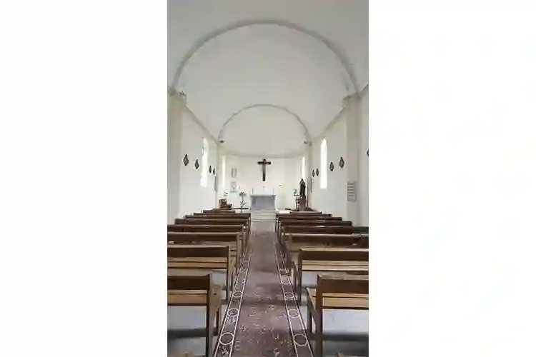 eglise-interieur-sainte-therese-saint-hilaire-patrimoine