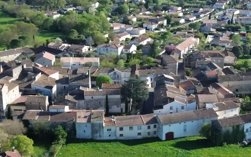 place-eugene-daufes-aerien-ensemble-saint-hilaire-patrimoine