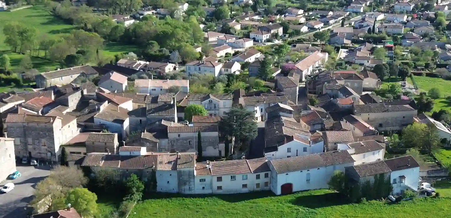 place-eugene-daufes-aerien-ensemble-saint-hilaire-patrimoine