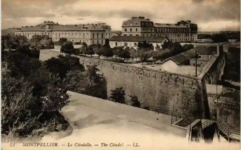 stele-etienne-teissier-ancien-exterieur-saint-hilaire-patrimoine